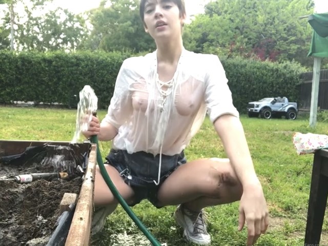 OF气质短发瑜伽女神【Lena Anderson】福利 户外湿身 床上道具紫薇