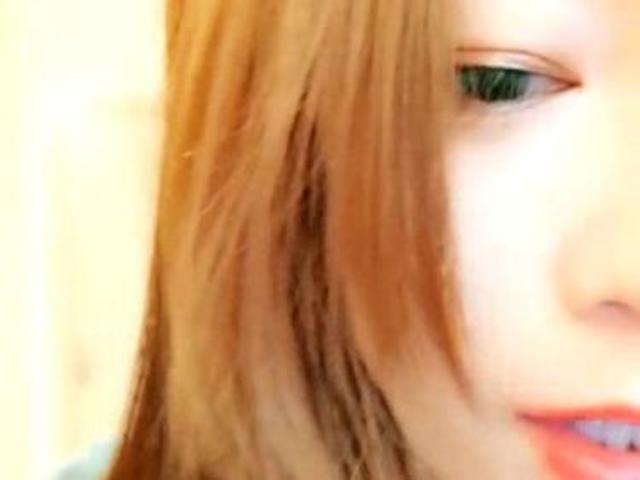 性感大奶美女近距离特写,椅子上道具自慰大秀.震动棒加跳蛋,玩的很嗨!!