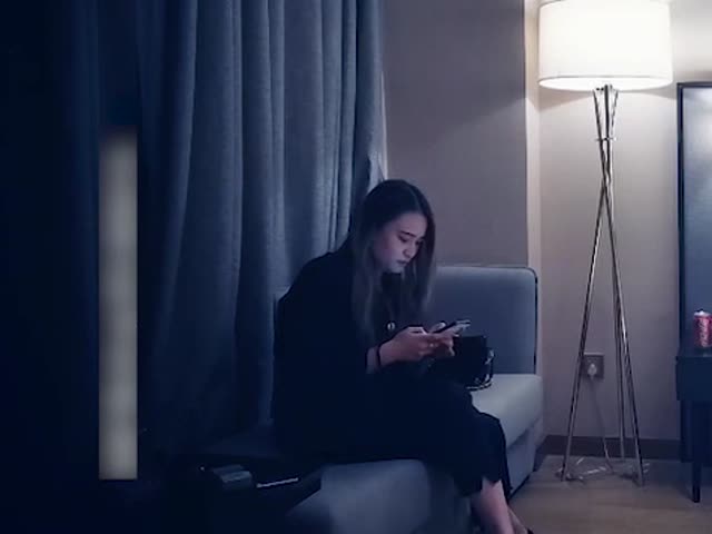 铁哥们一人一个网约2位漂亮气质外围模特,草的太生猛妹子嗷嗷叫