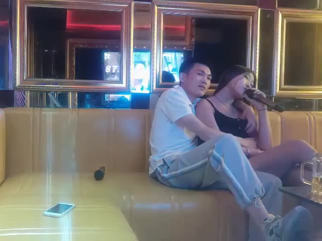 【怨种探花】KTV啪啪骚气美女 