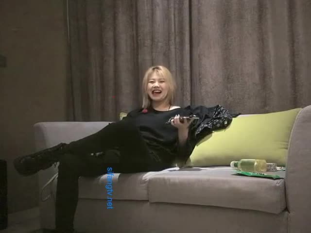 寻花偷拍-大屌魔人高价约操苗窕金发甜美妹子…