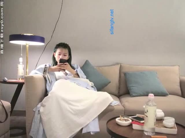 寻花偷拍-大屌魔人高价约操苗窕妹子,换上古代服装开操...