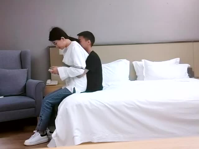 寻花偷拍-男主高价約了个马尾苗窕美乳小姐姐…