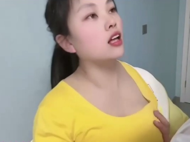 女大学生野外游玩与大部队走失被绑匪趁虚而入-嘉洛