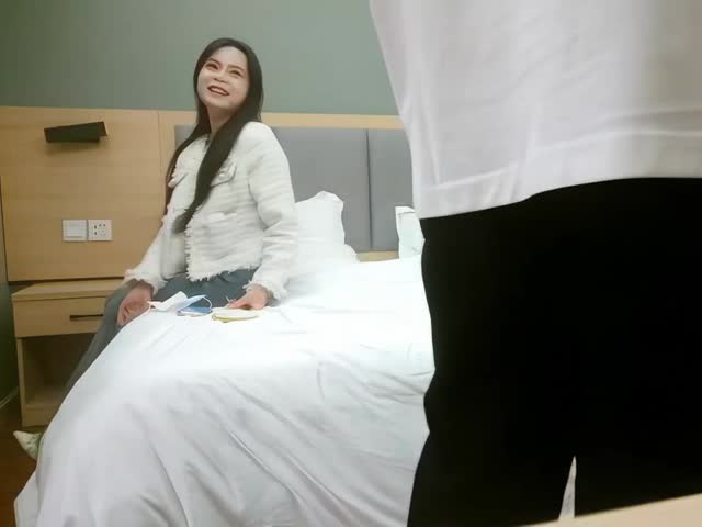 19岁小美女,下海援交做外围