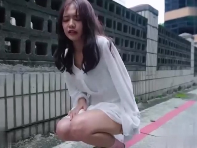 蜜桃传媒PMTC025女频道主街头跳蛋实测-温芮欣