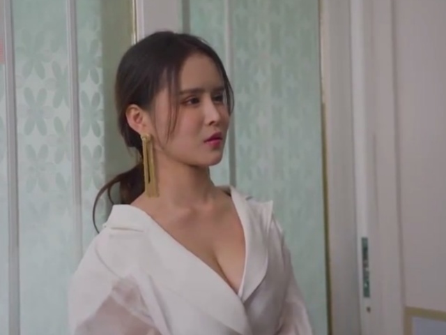 星空传媒XKG153出卖闺蜜不成反被债主压着操-董悦悦