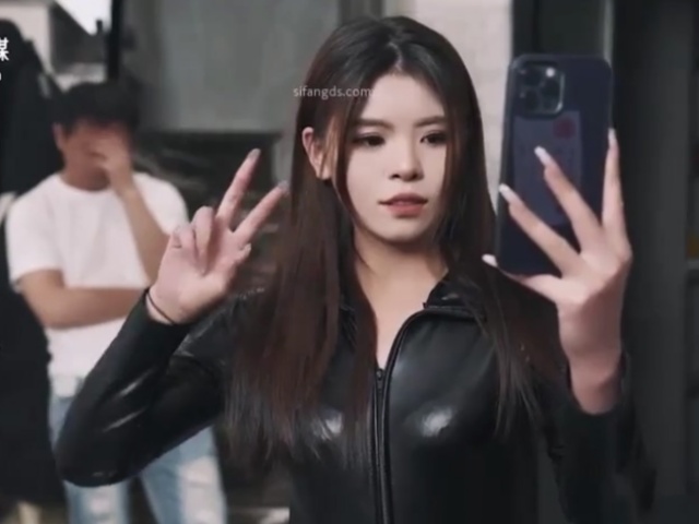 星空传媒XK8164公路皇后网红女机车手被强行插入-七月