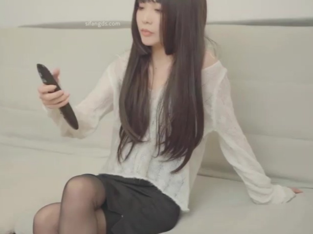 绝对领域LY-026浸透的修理工沦为少女泄欲工具