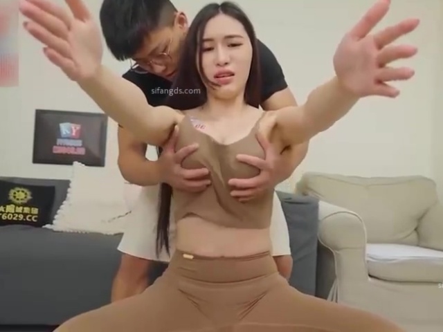 蜜桃传媒PMC455健身教练带着我做床上运动-艾熙