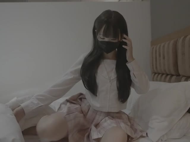 偷潜入小美女房间