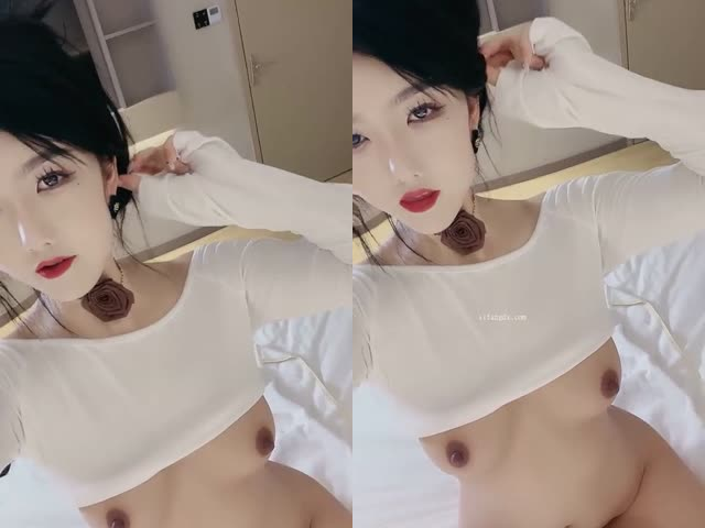 黑丝苗窕爆乳小姐姐淫声荡语撩骚互动,近拍掰穴卖骚玩弄粉穴…