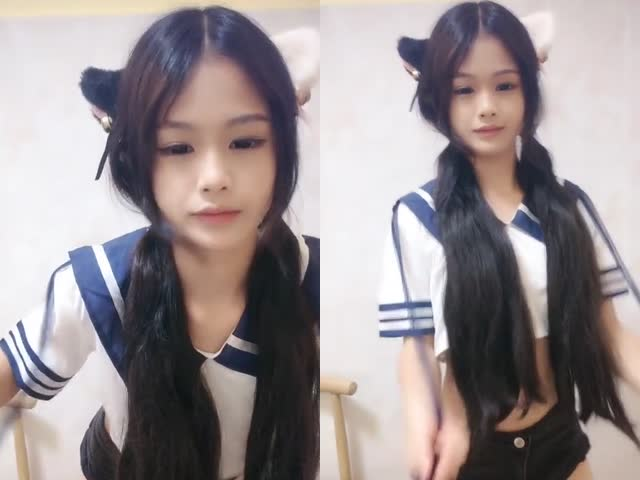 JK装苗窕美乳小母狗淫声荡语撩骚互动,热舞卖骚近拍掰穴扣逼…