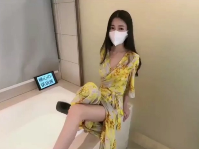 【极品白虎女神】锅锅酱  窈窕身材02年女神回归 黄色战袍圆润蜜乳