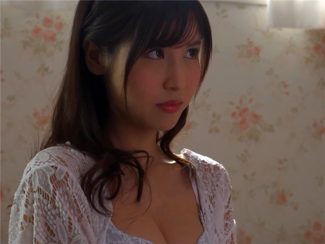 可爱不失性感的爆乳大眼女神-樱空桃