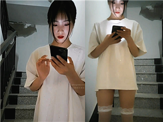 颜值不错萌妹子，楼道约对象啪啪