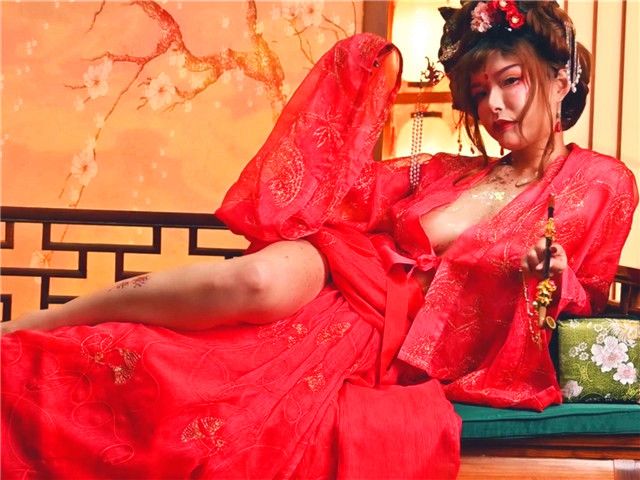 极品爆乳网红女神-夏小秋-魅惑私拍流出