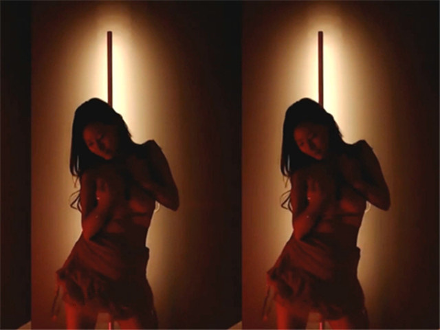 【斗鱼福利】凌晨女主播裸体脱衣影子舞，被永封